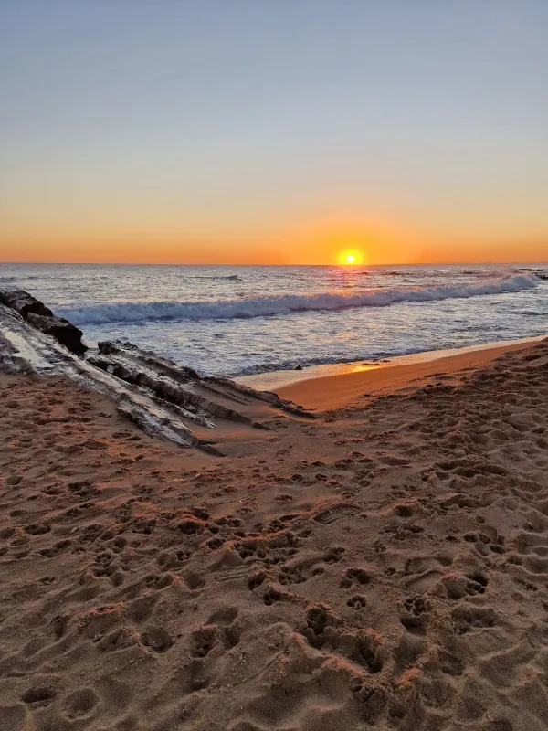 atardecer en la playa de la paloma